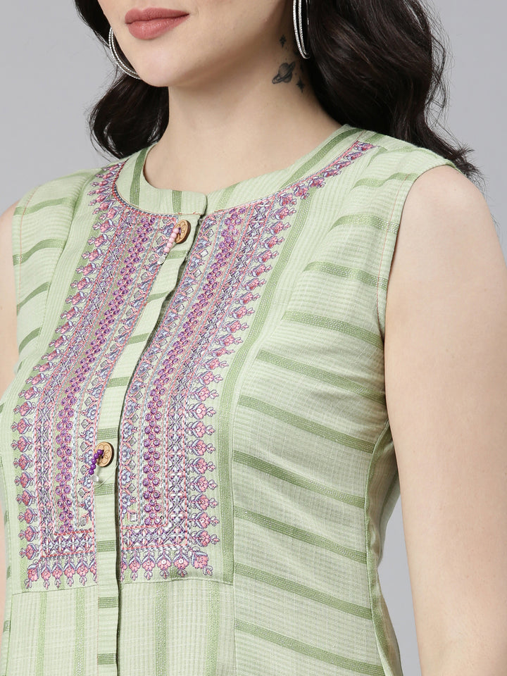 Neerus Green Straight Casual Embroidered Dress