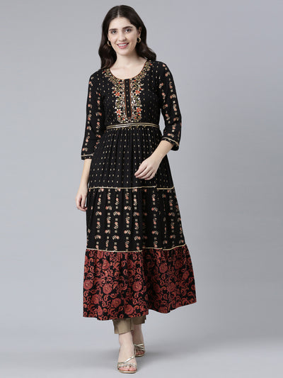 Neerus Black Straight Casual Printed Gown