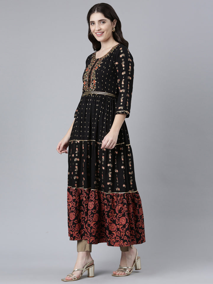 Neerus Black Straight Casual Printed Dress