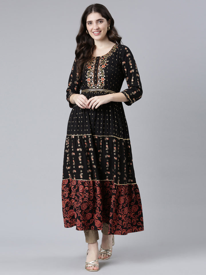 Neerus Black Straight Casual Printed Dress