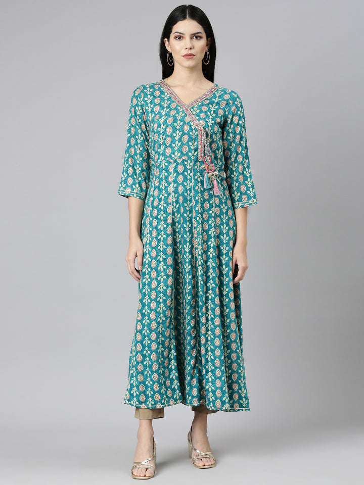 Neerus Green Straight Casual Printed Dress