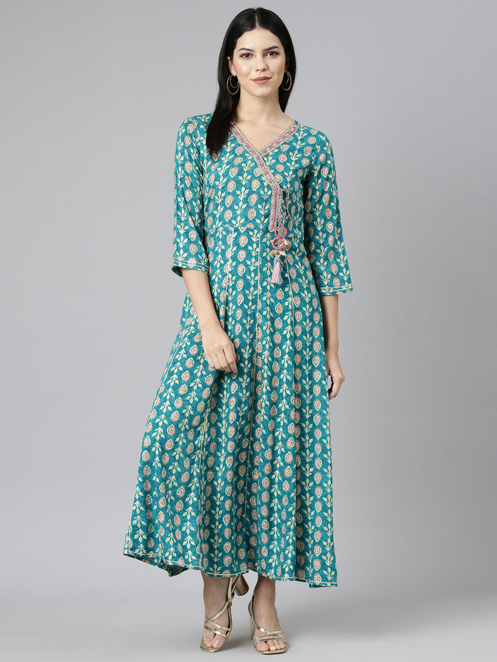 Neerus Green Straight Casual Printed Dress