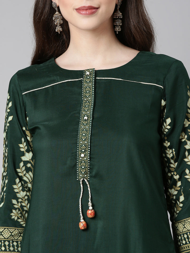 Neerus Green Casual Solid Straight Kurtas