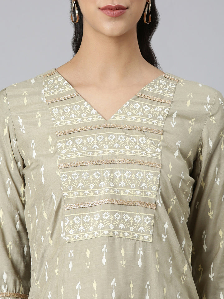 Neerus Green Printed Straight Kurta and Trousers