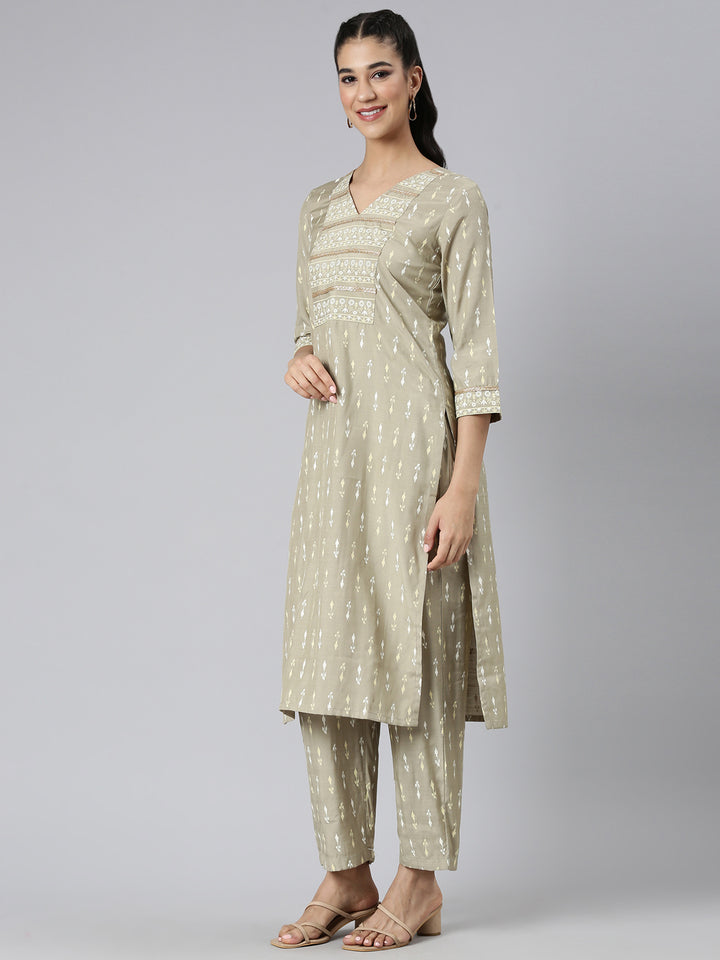Neerus Green Printed Straight Kurta and Trousers