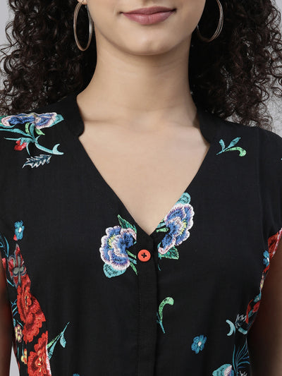 Neerus Floral Embroidered V-Neck Kurta