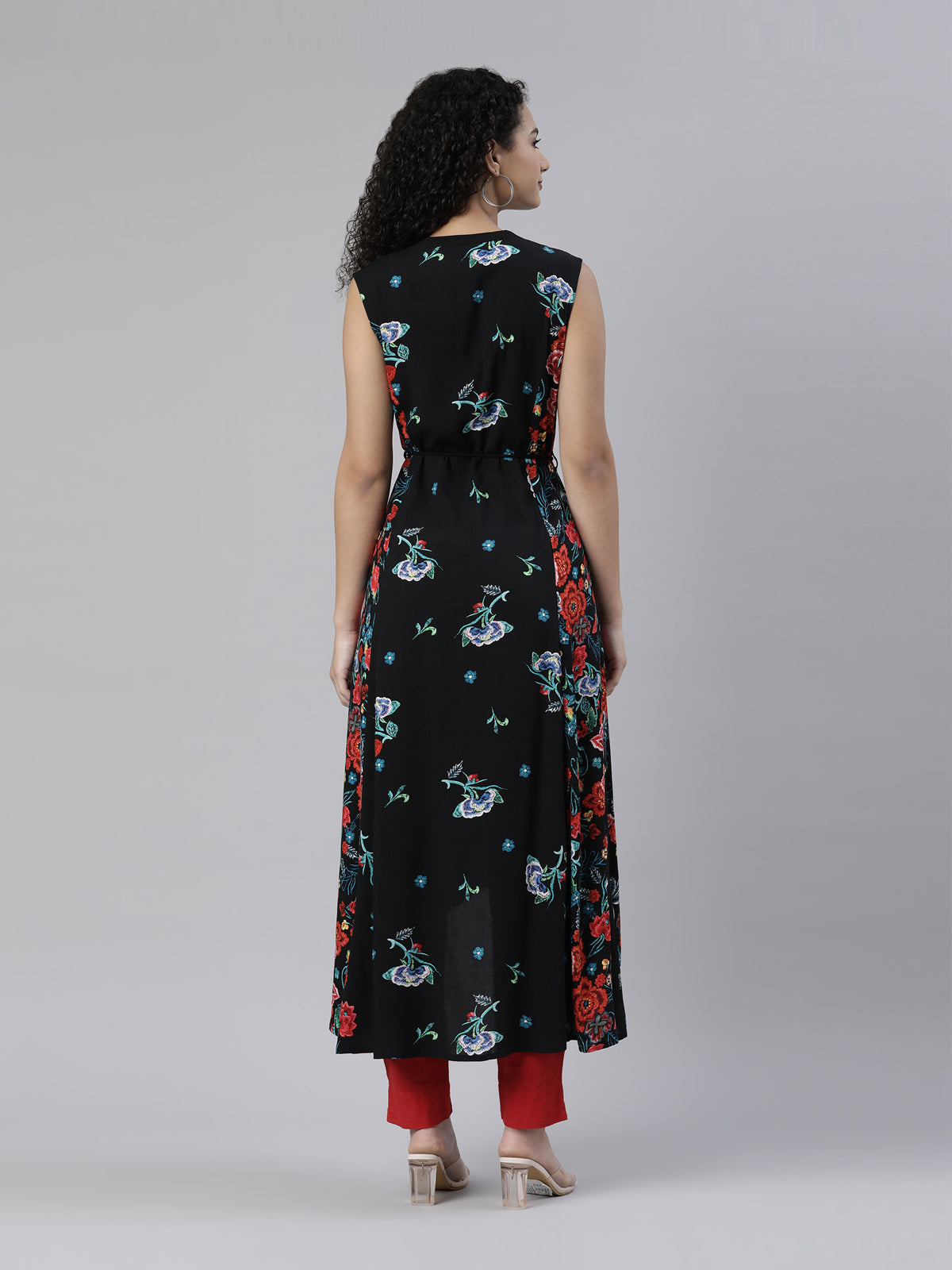Neerus Floral Embroidered V-Neck Kurta