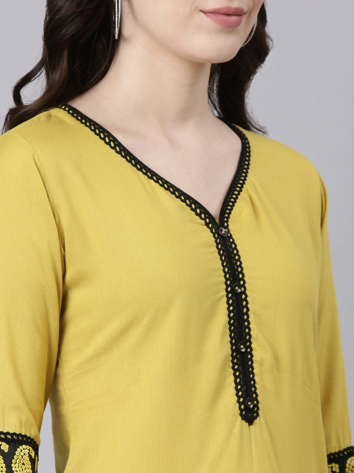 Neerus Green Regular Straight Solid Kurtas