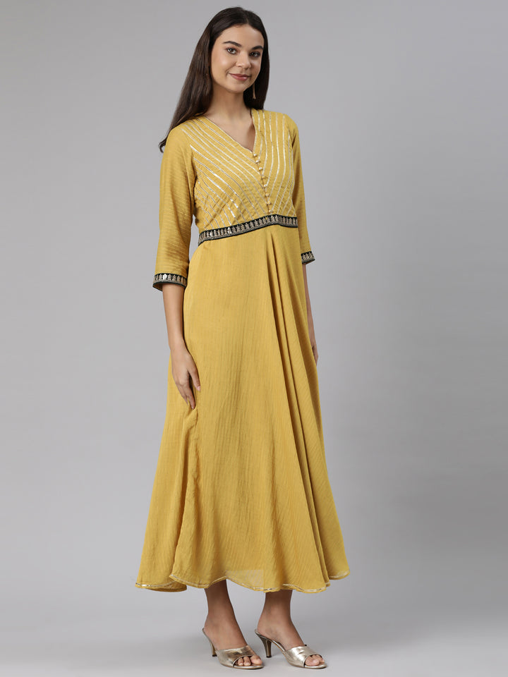 Neerus Green Straight Casual Solid Dresses
