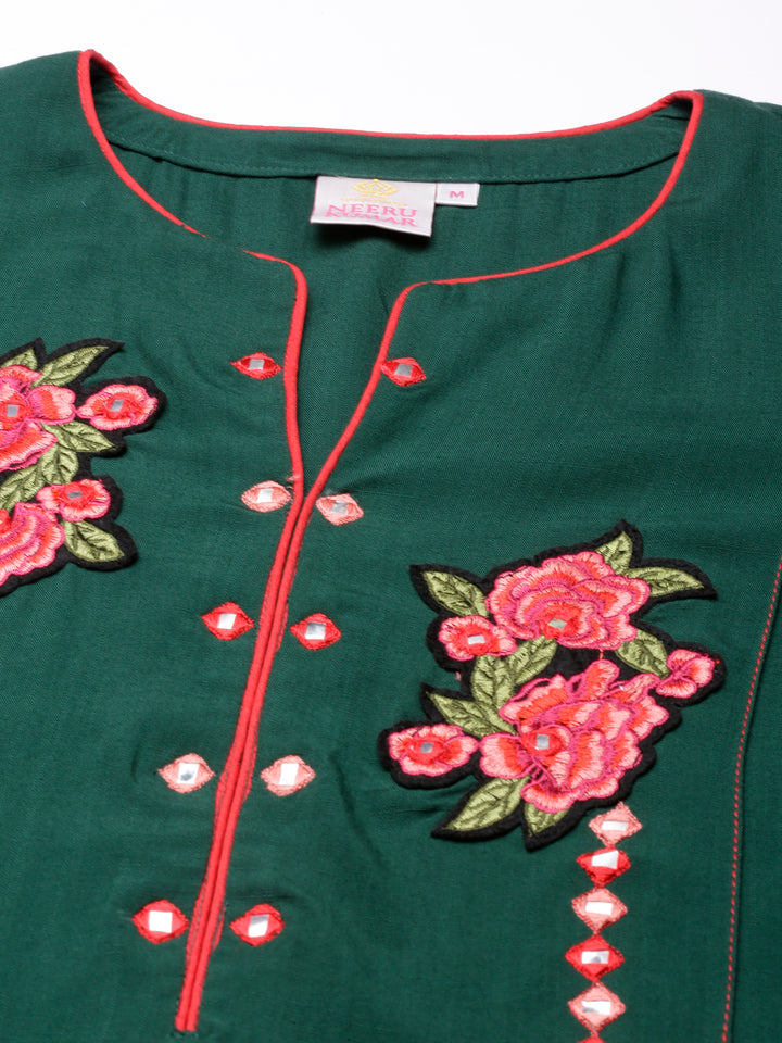 Neerus Green cotton solid straight kurta - detail view 1