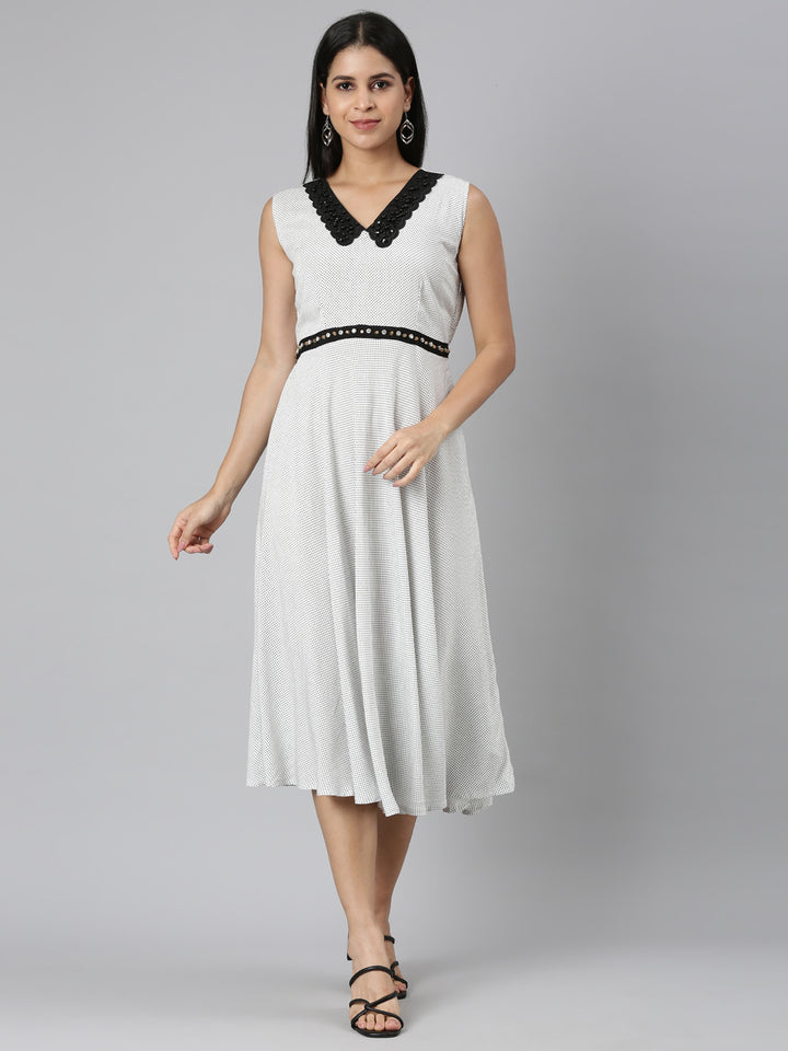 Neerus White rayon bandhani printed kurti - front view