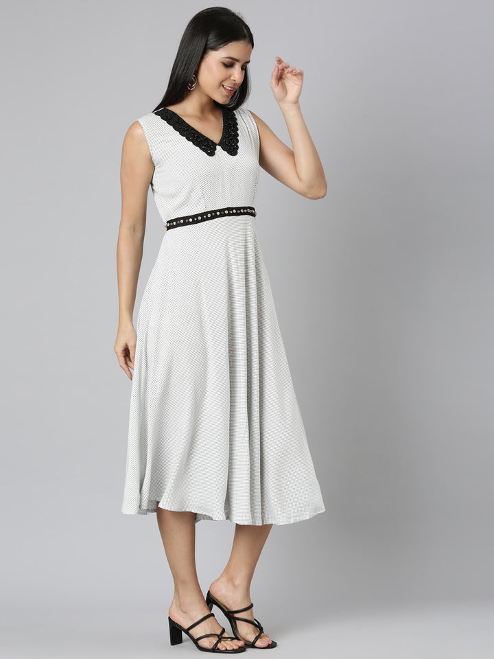 Neerus White rayon bandhani printed kurti - back view