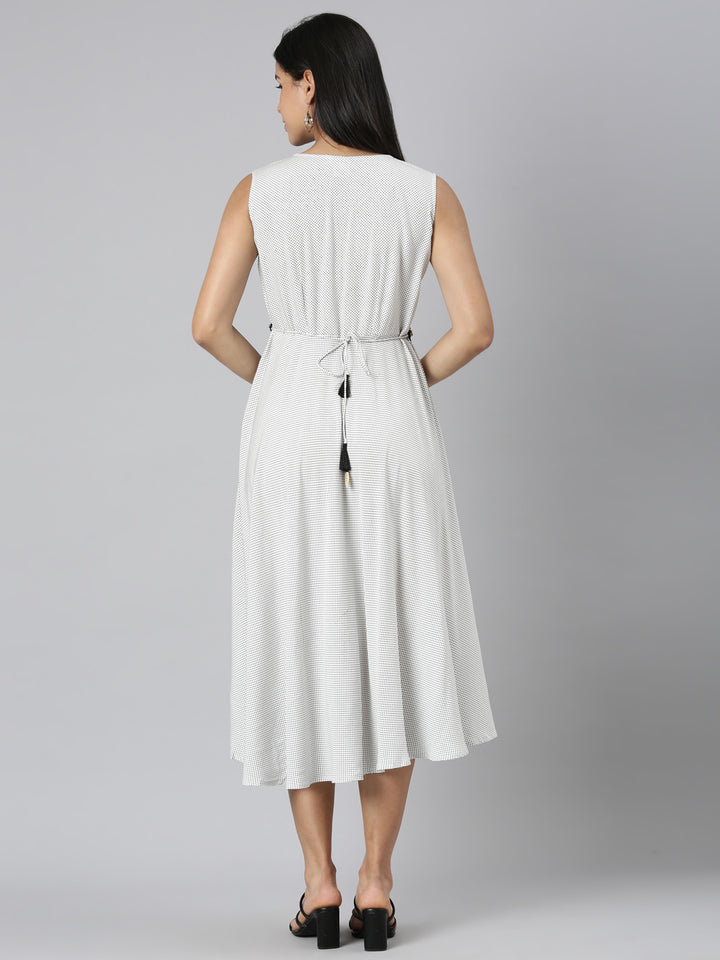 Neerus White rayon bandhani printed kurti - side view