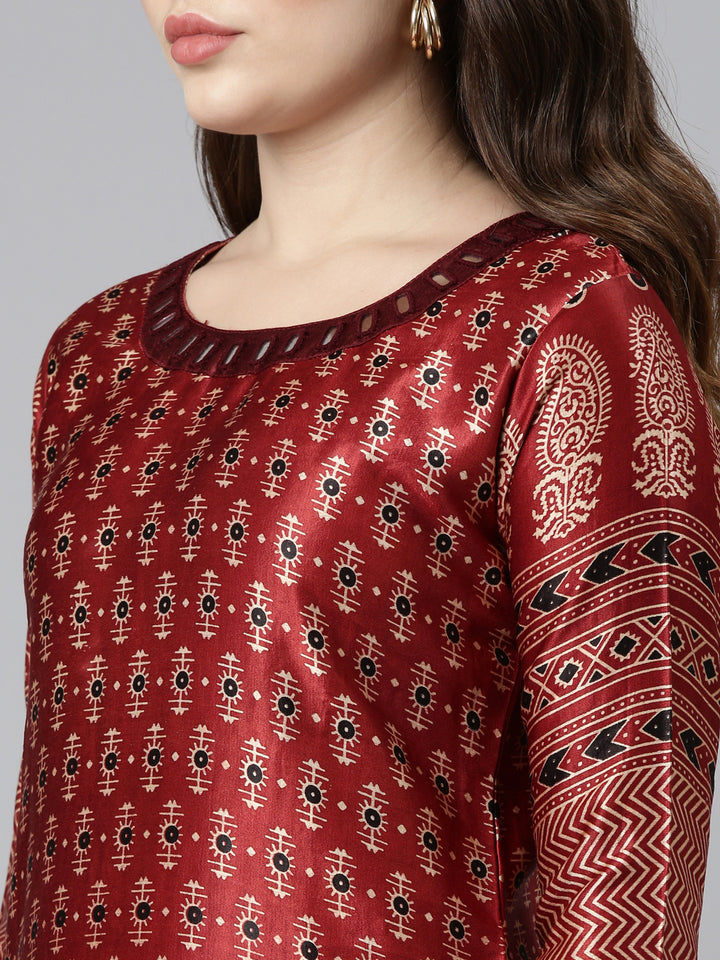 Neerus Maroon printed straight kurta set - detail view 1