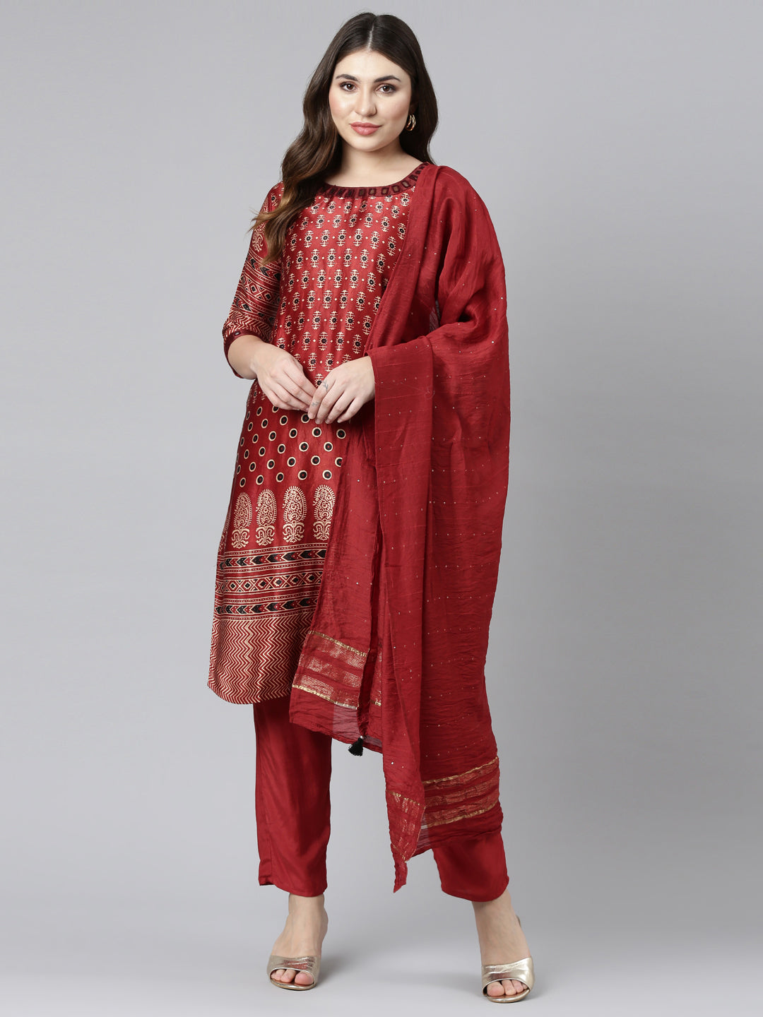 Neerus Maroon printed straight kurta set - detail view 2