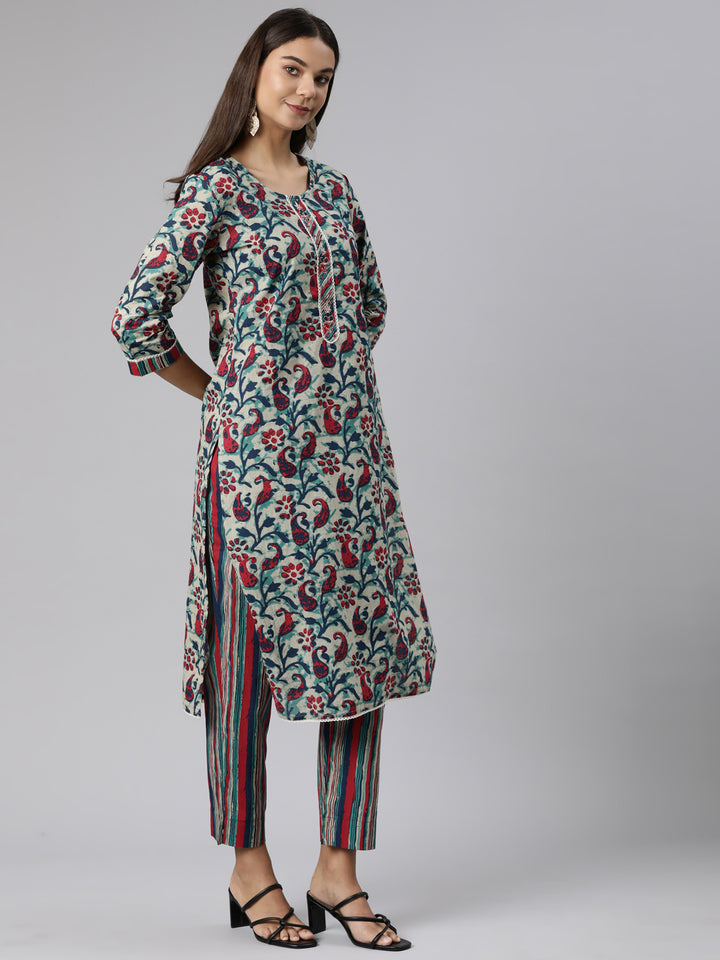 Neerus Multi printed paisley suit set - back view