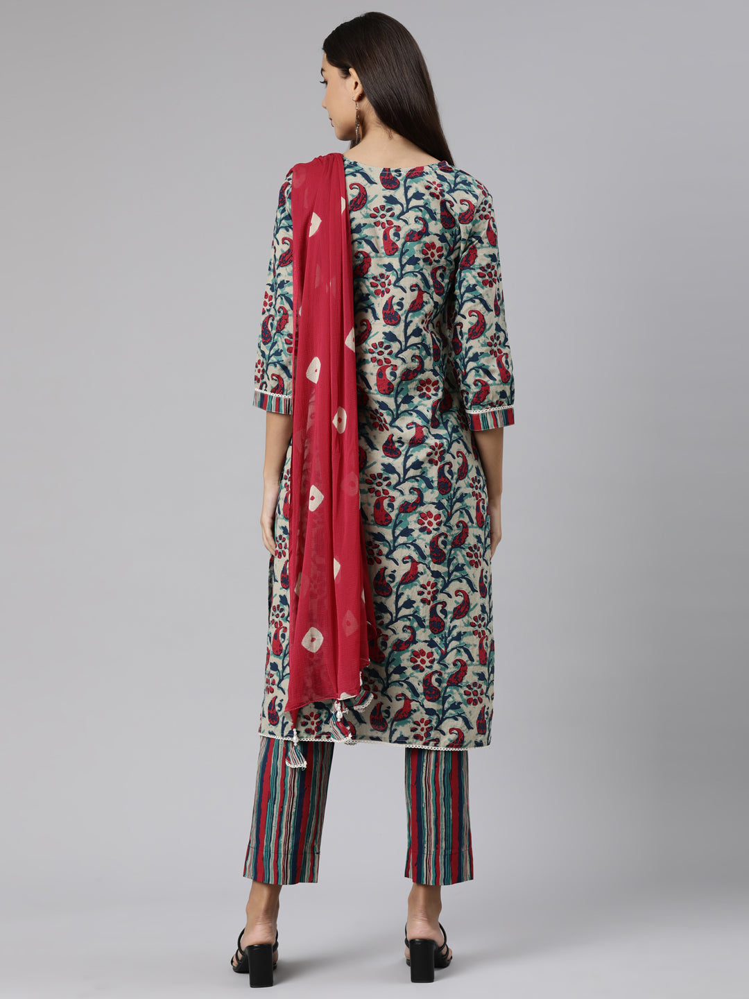 Neerus Multi printed paisley suit set - side view