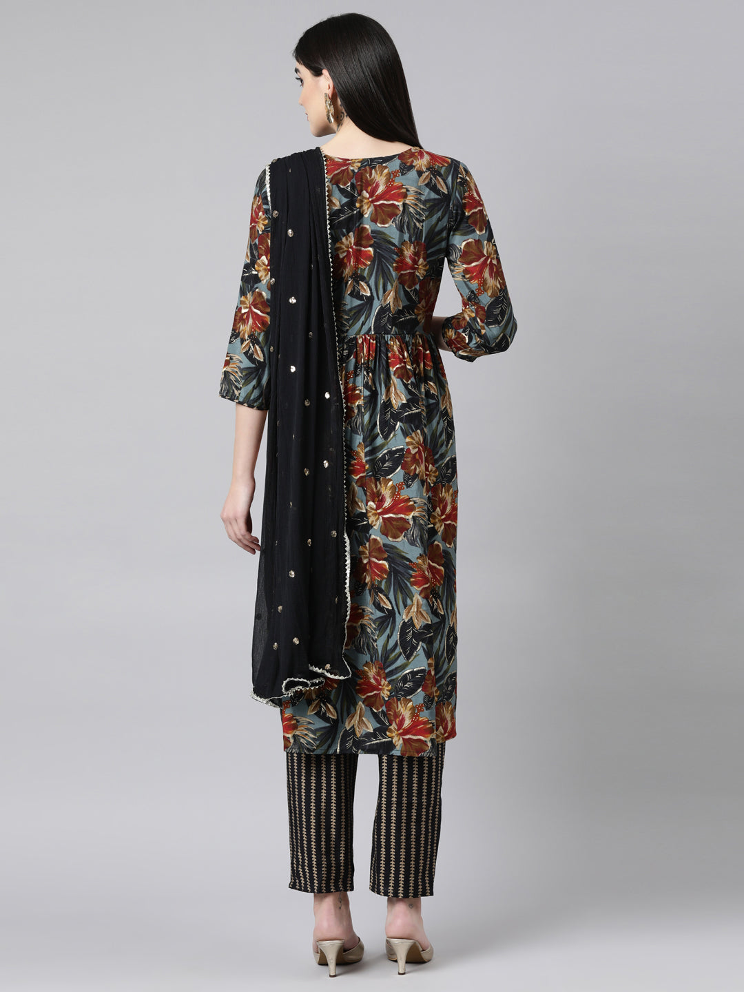 Neerus Grey printed floral suit set - side view