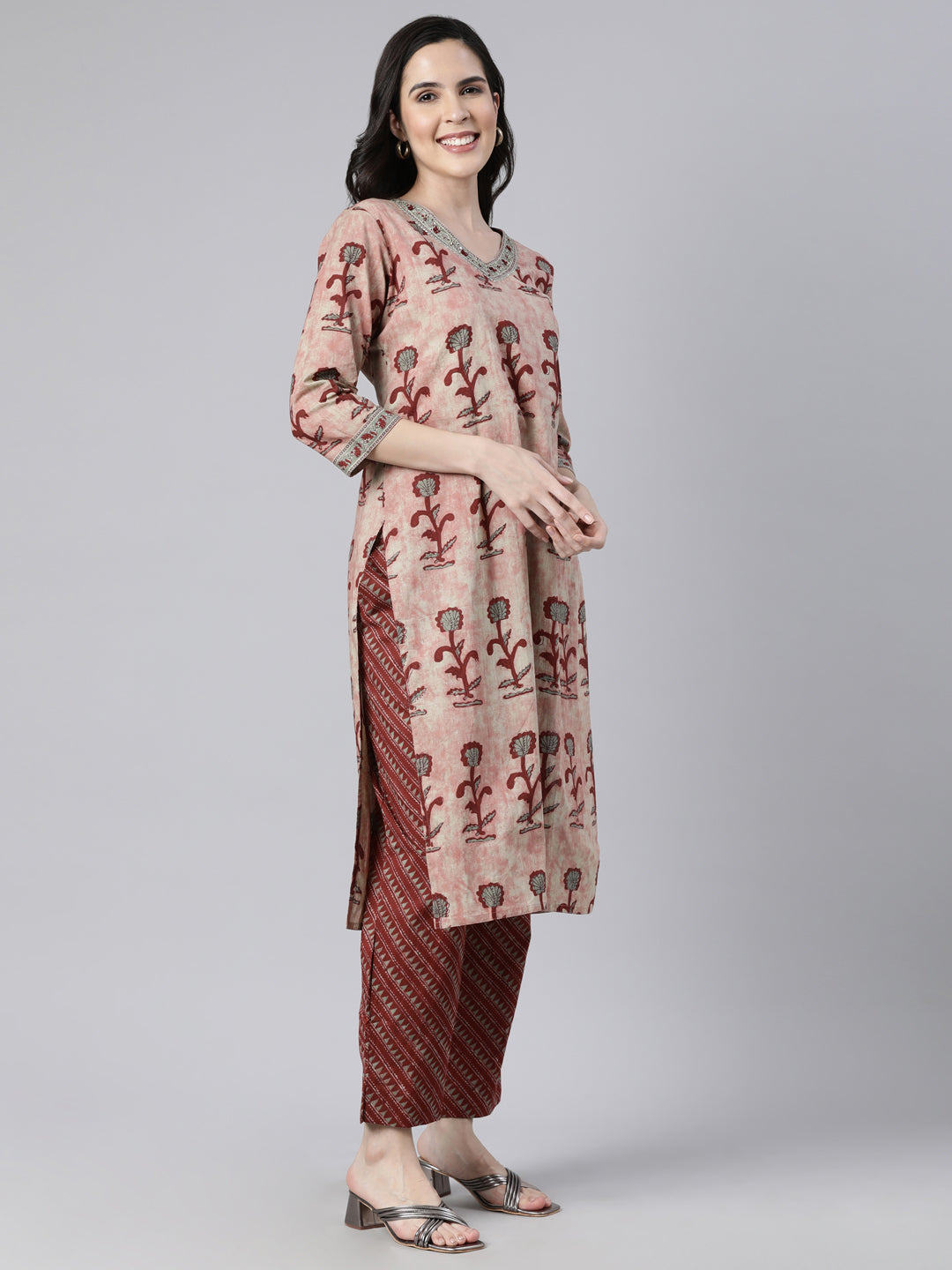 Neerus Maroon printed floral suit set straight kurta with trouser and dupatta - back view