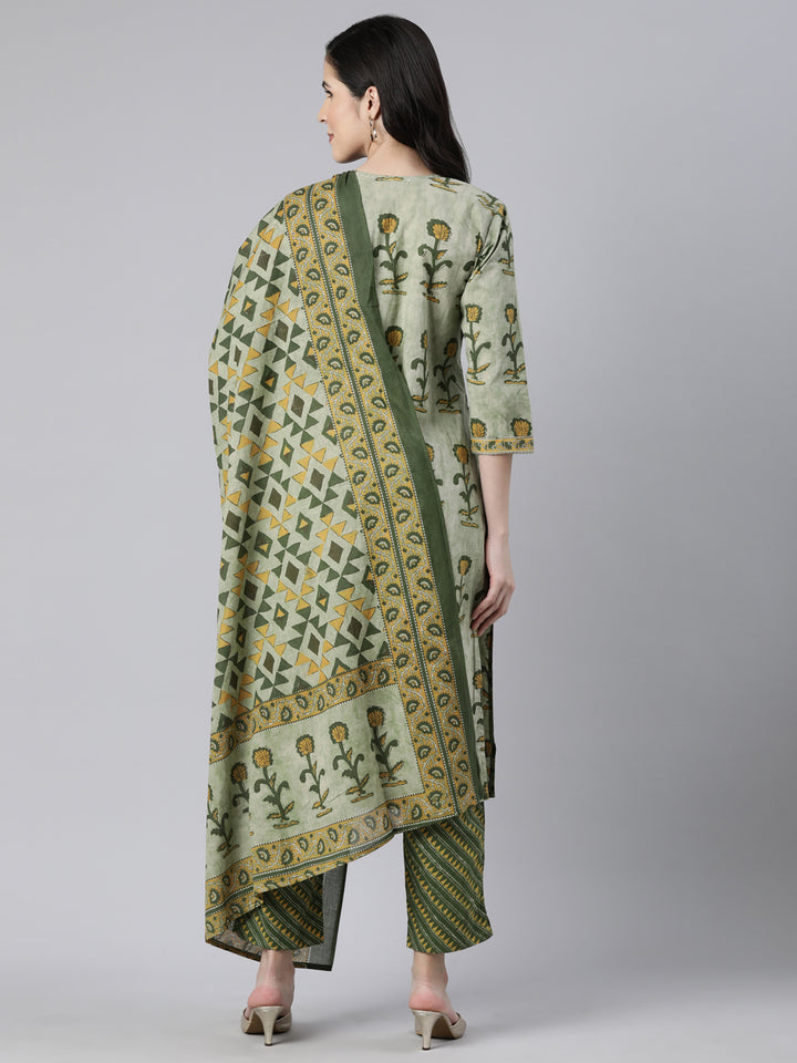 Neerus Green cotton printed suit set - side view