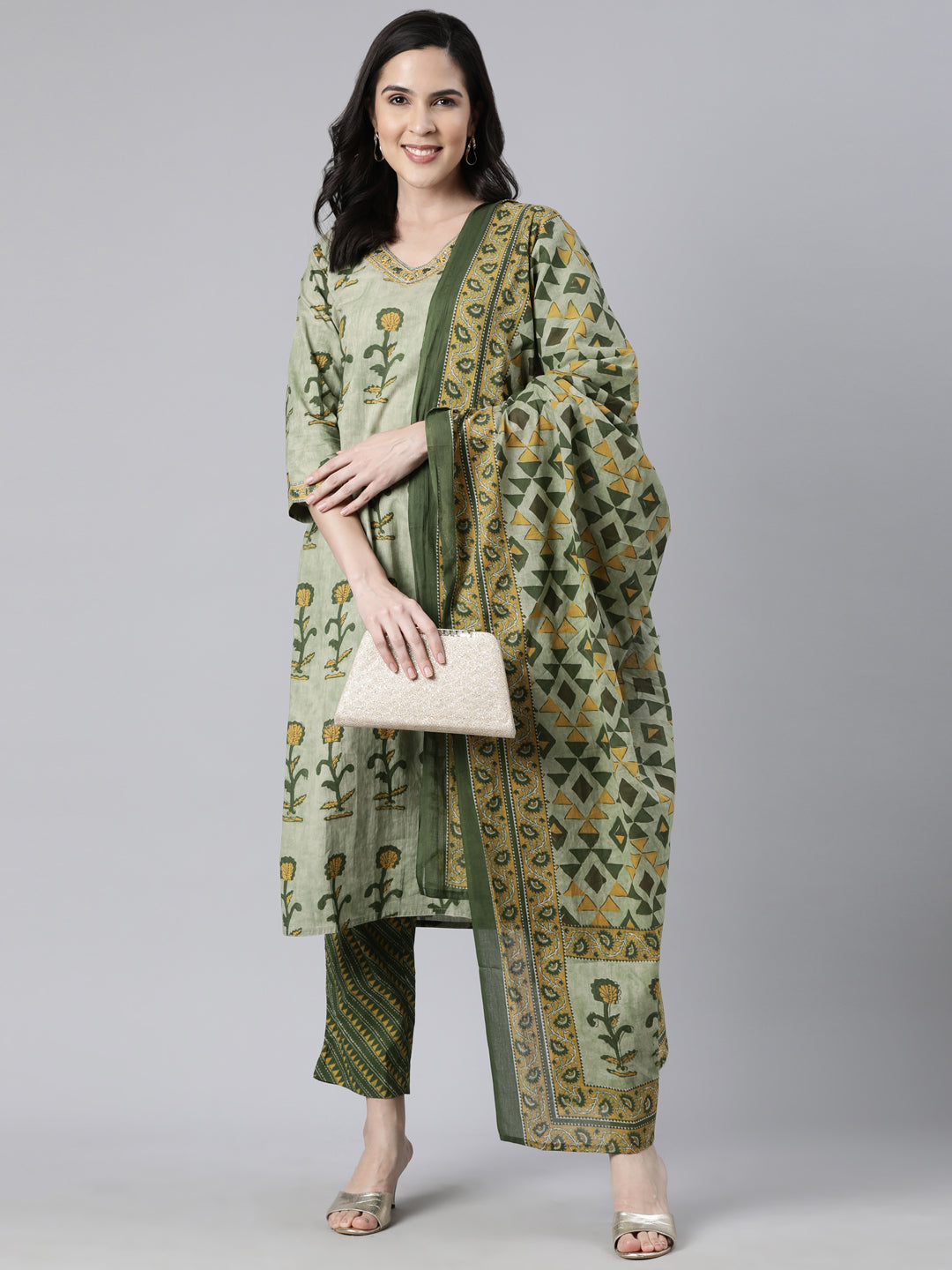 Neerus Green cotton printed suit set - detail view 2