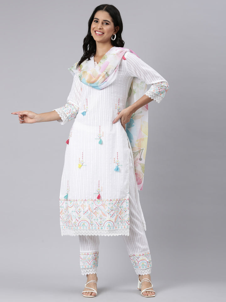 Neerus White embroidered straight suit set - detail view 2