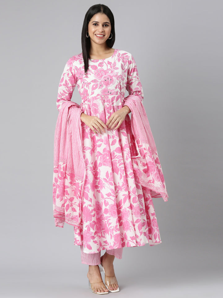 Neerus Pink printed panelled suit set - detail view 2