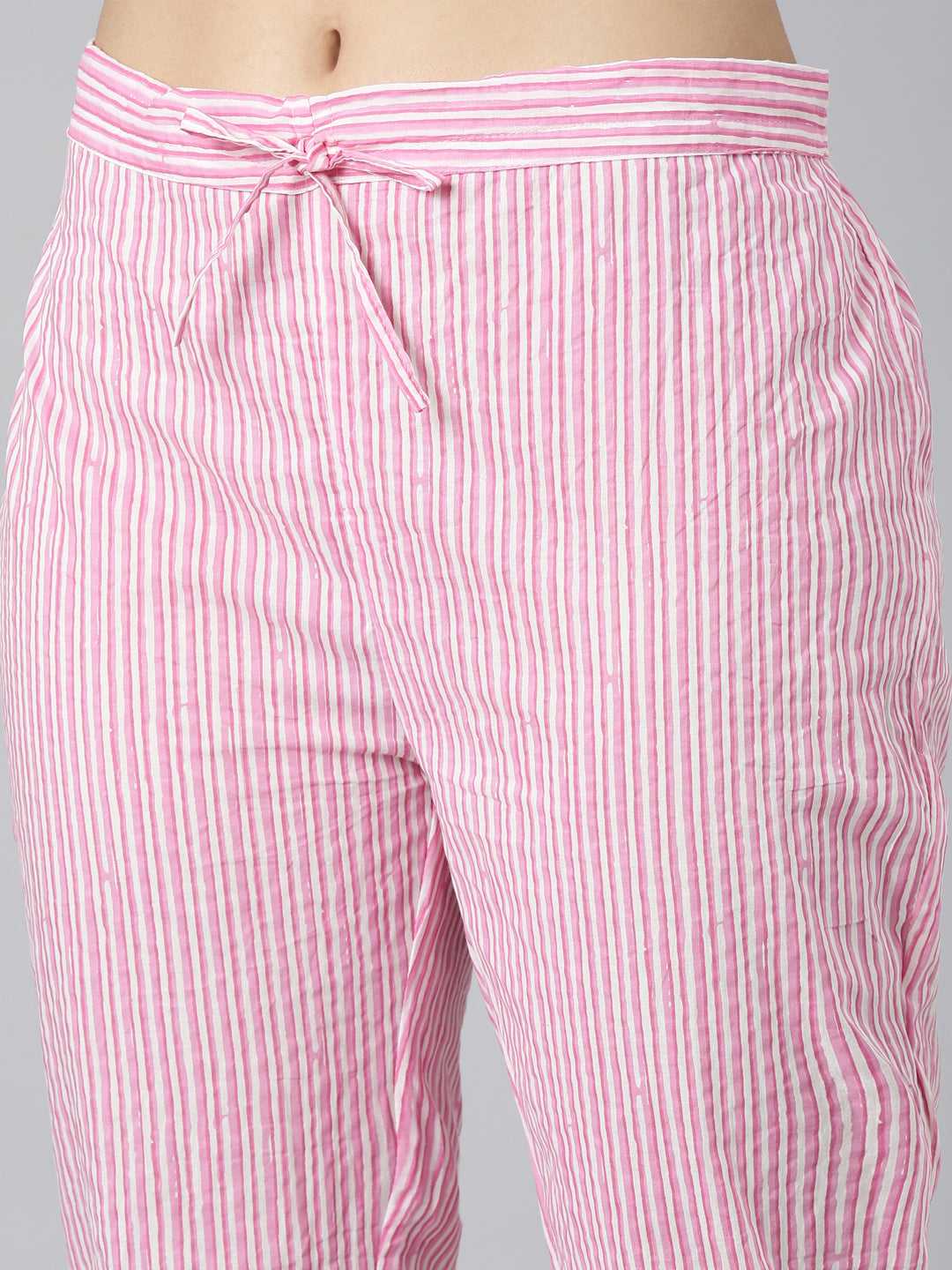 Neerus Pink printed panelled suit set - detail view 3