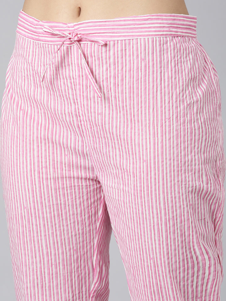 Neerus Pink printed panelled suit set - detail view 3