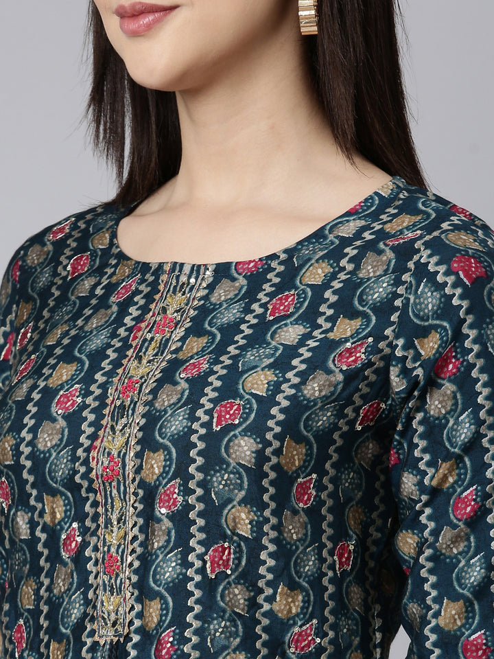 Neerus Blue printed floral suit set - detail view 1