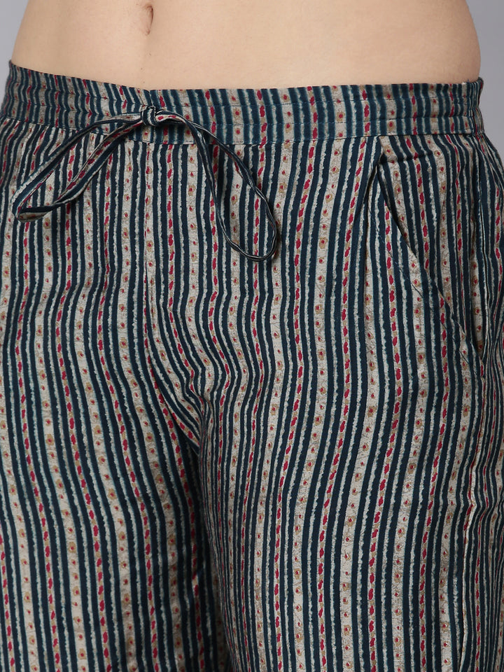Neerus Blue printed floral suit set - detail view 3