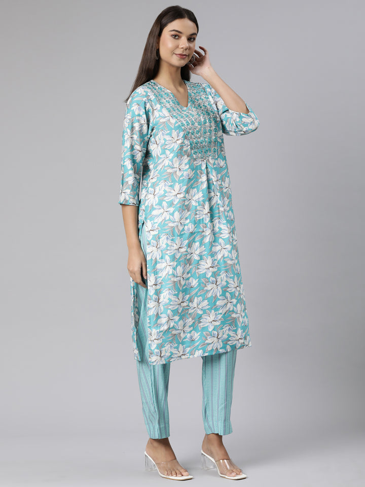 Neerus Green rayon printed suit set - back view