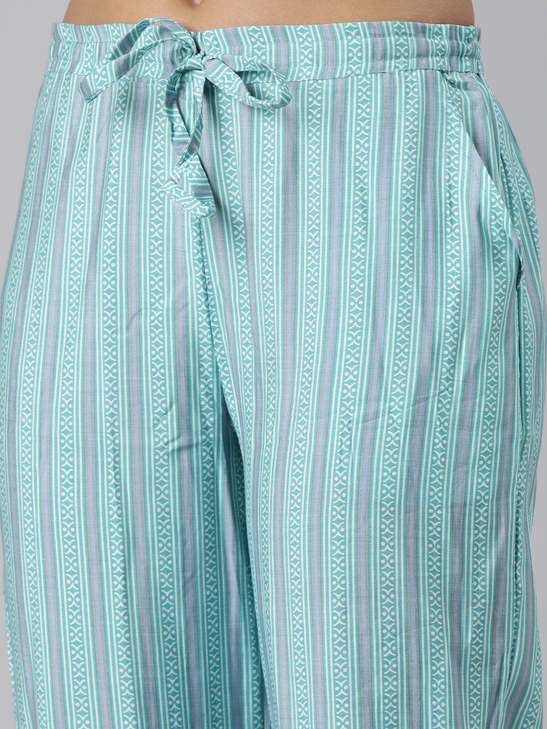 Neerus Green rayon printed suit set - detail view 3