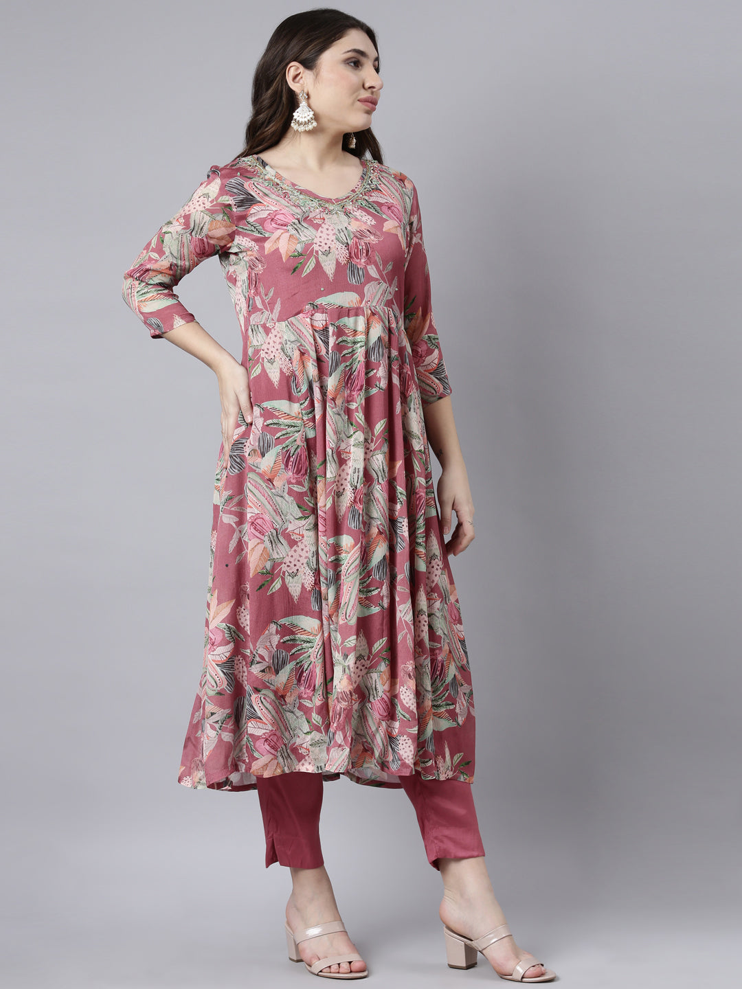 Neerus Pink printed floral suit set - back view