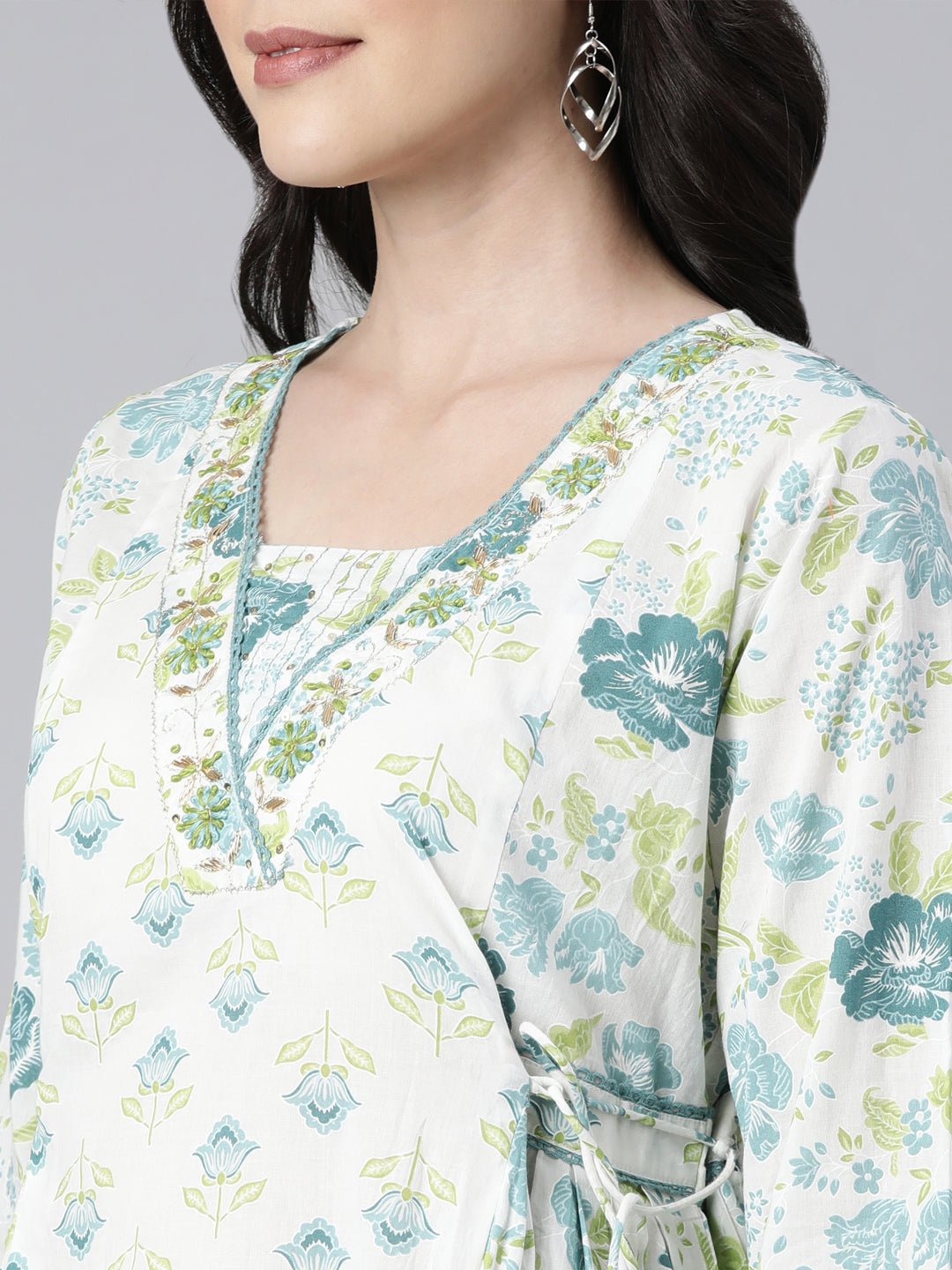Neerus Green cotton printed suit set - detail view 4