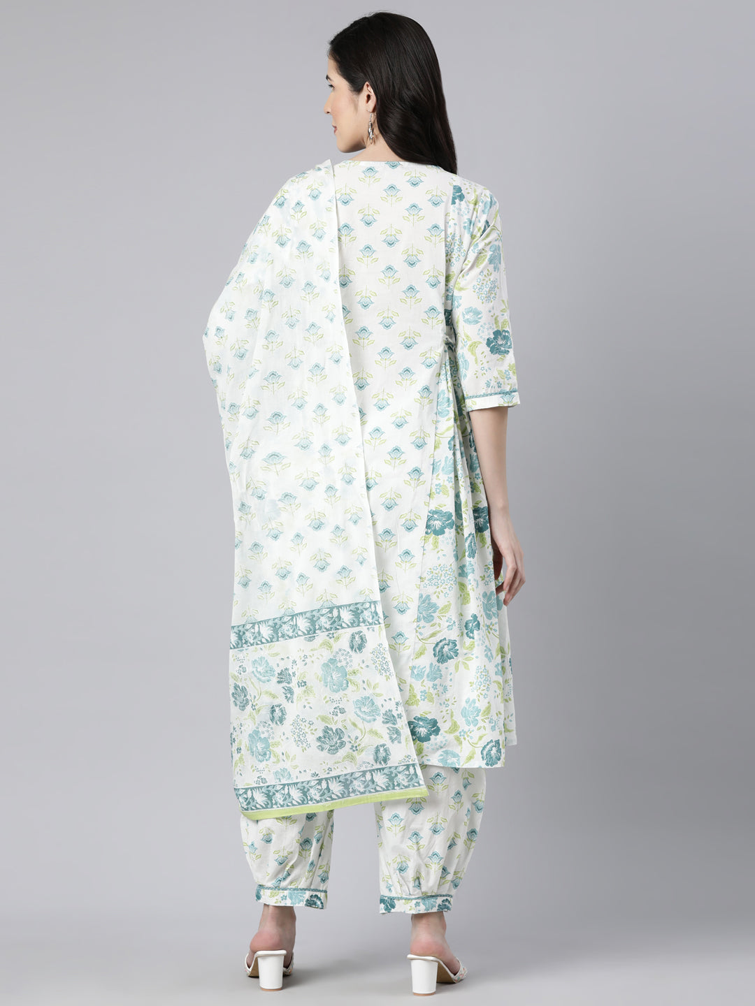 Neerus Green cotton printed suit set - side view