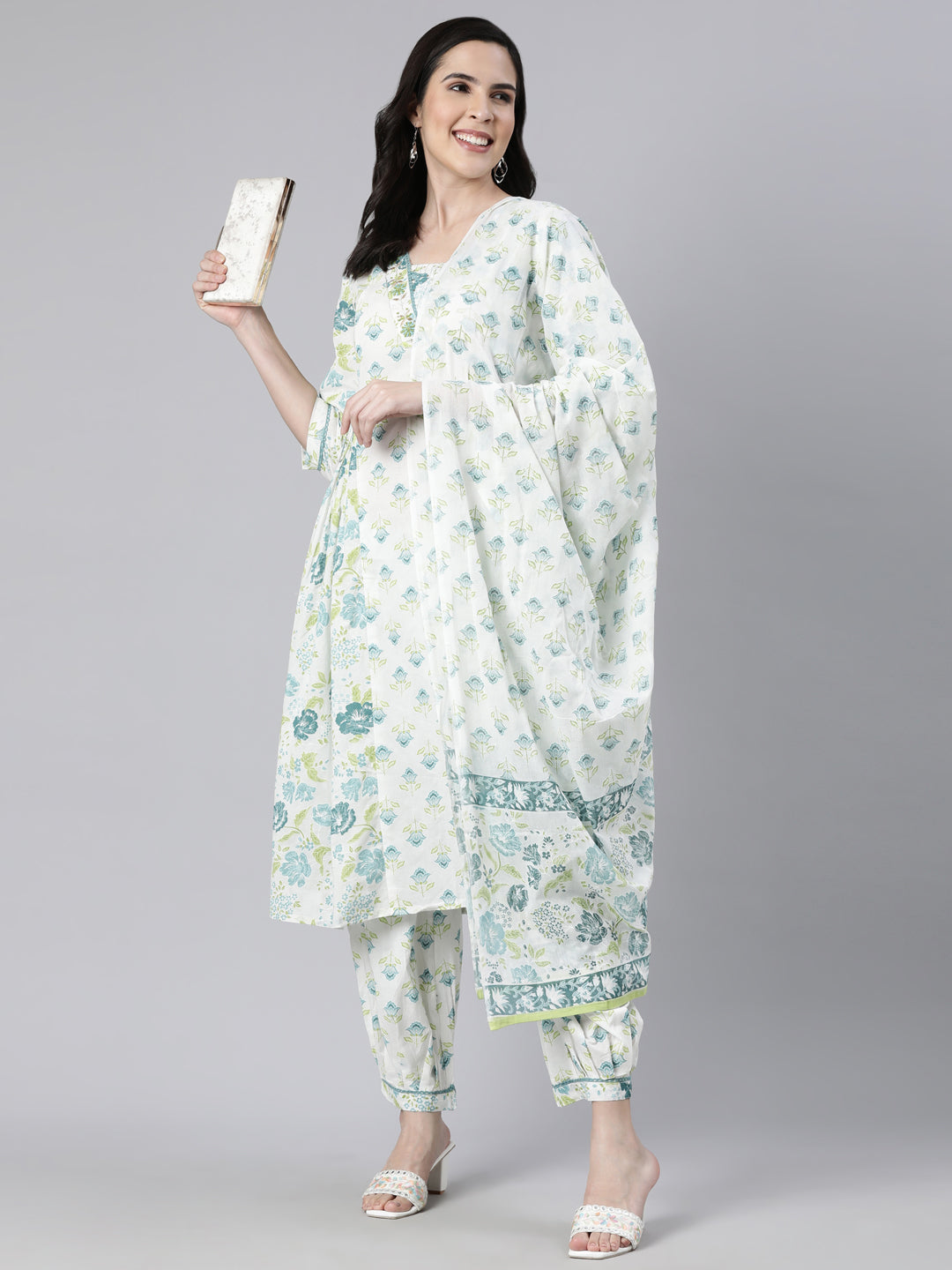 Neerus Green cotton printed suit set - detail view 1