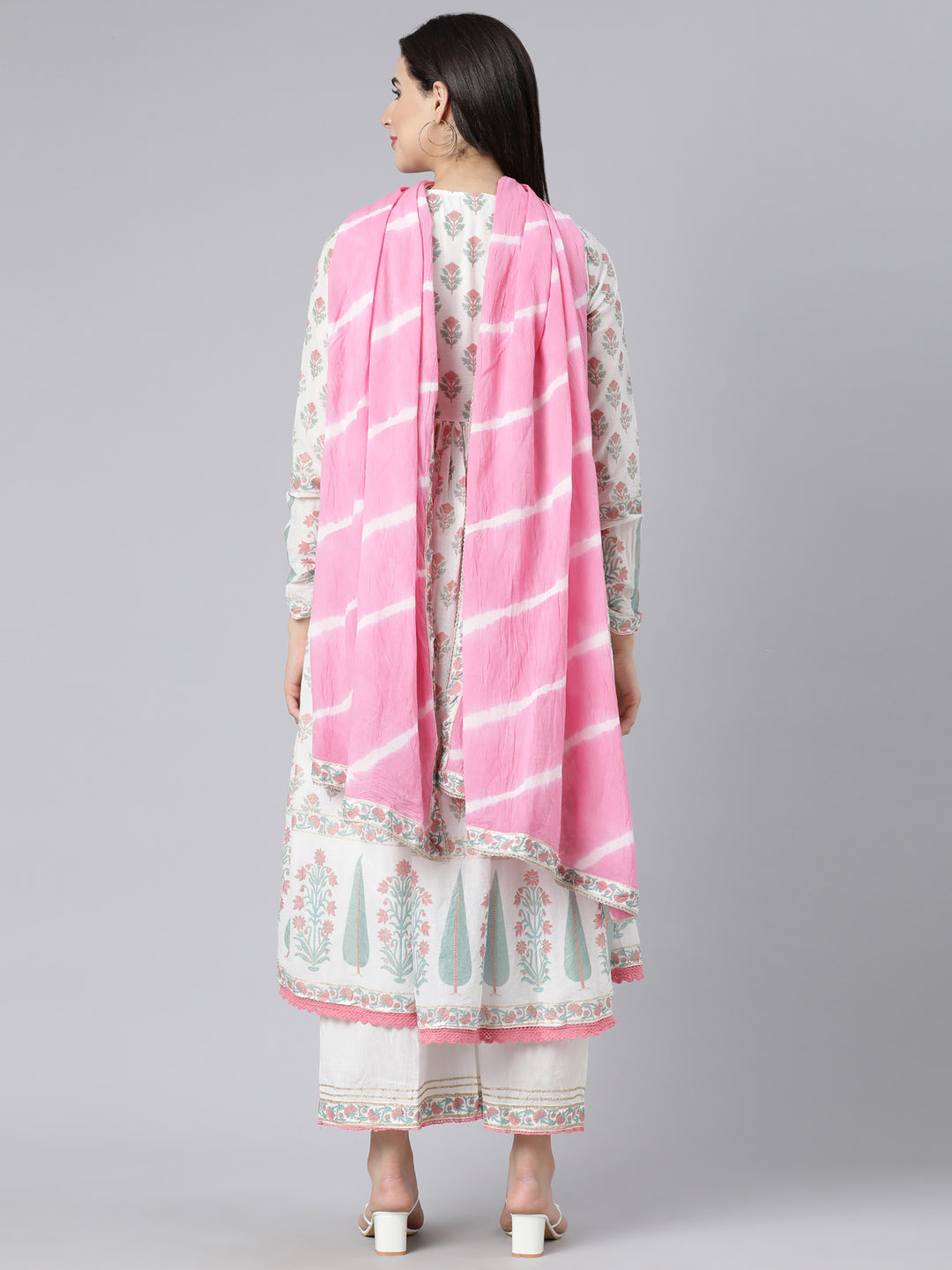 Neerus Pink printed panelled suit set - detail view 1
