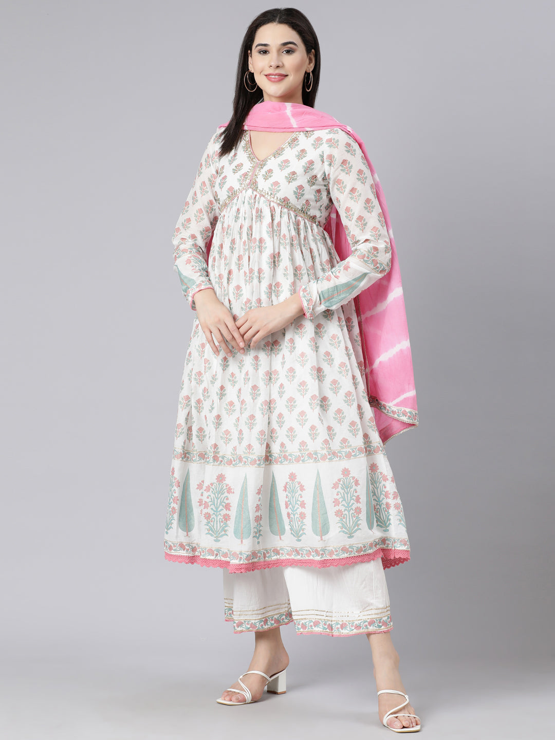 Neerus Pink printed panelled suit set - detail view 3