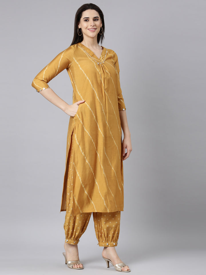 Neerus Yellow cotton printed striped suit set - back view