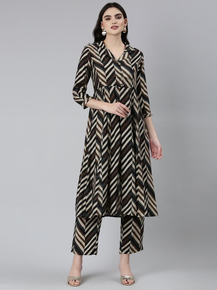Neerus Grey cotton printed kurta set with trousers - front view