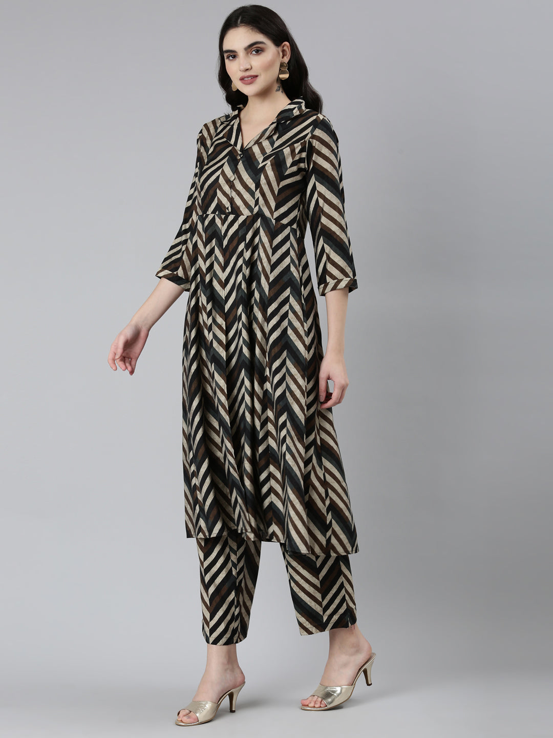 Neerus Grey cotton printed kurta set with trousers - back view