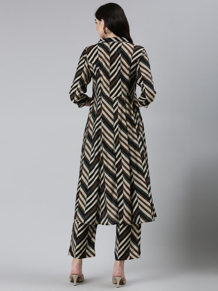 Neerus Grey cotton printed kurta set with trousers - side view