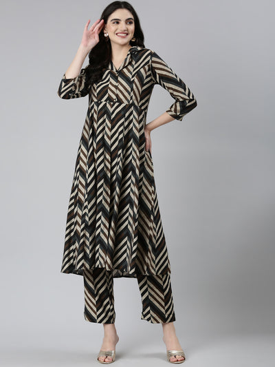 Neeru's Grey Regular Straight Chevron Kurta Sets And Trousers