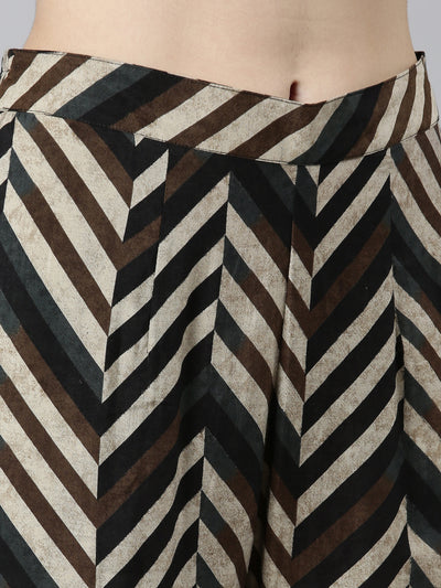 Neeru's Grey Regular Straight Chevron Kurta Sets And Trousers