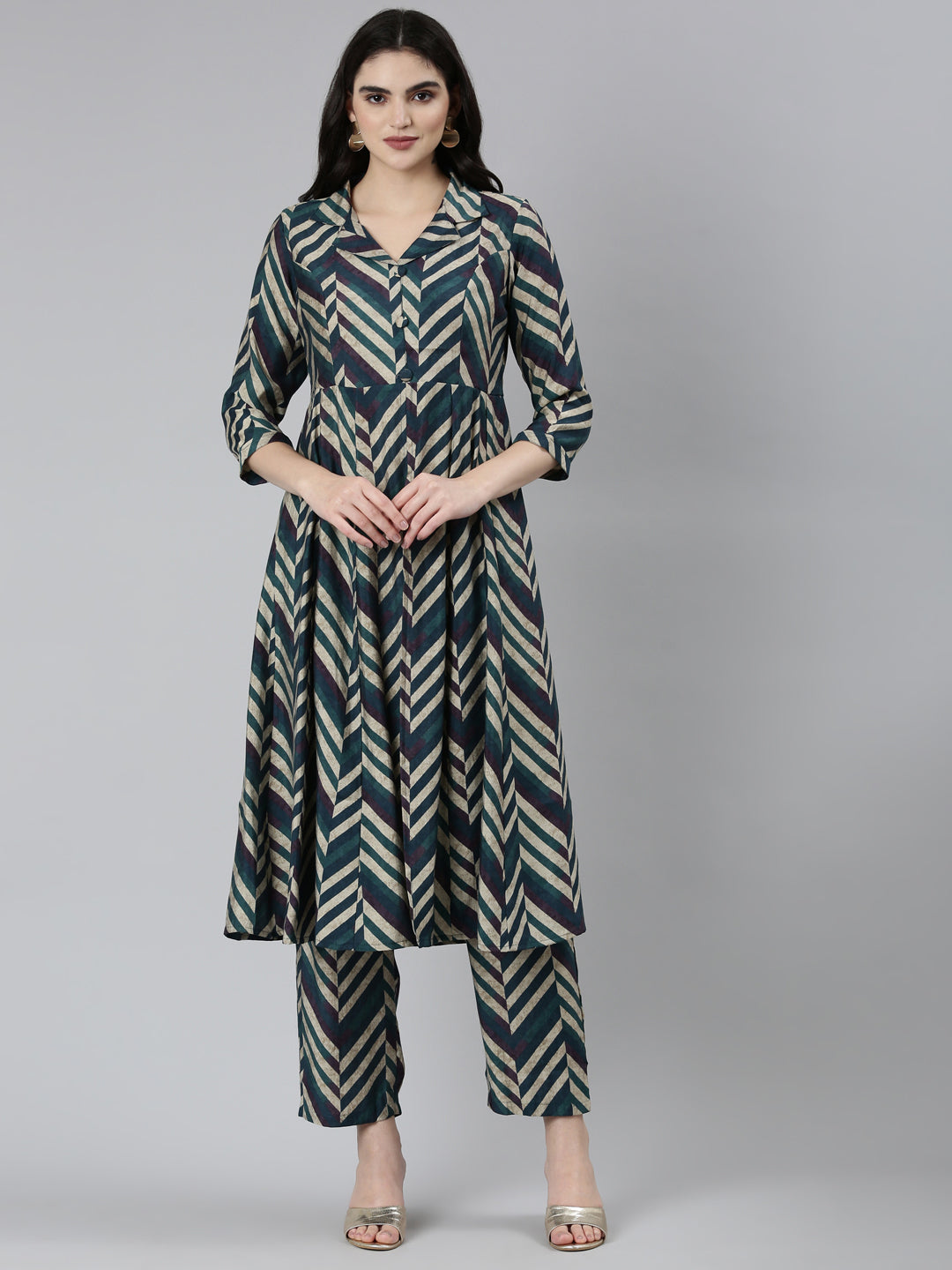 Neerus Green Regular Straight Chevron Kurta Sets And Trousers