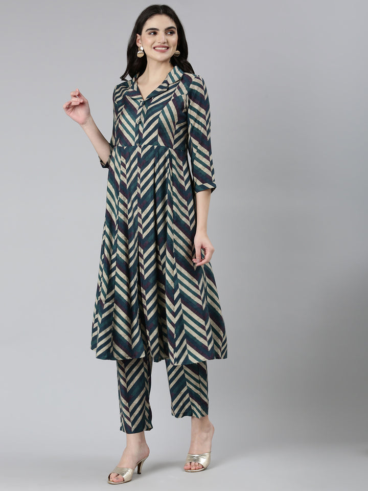 Neerus Green Regular Straight Chevron Kurta Sets And Trousers