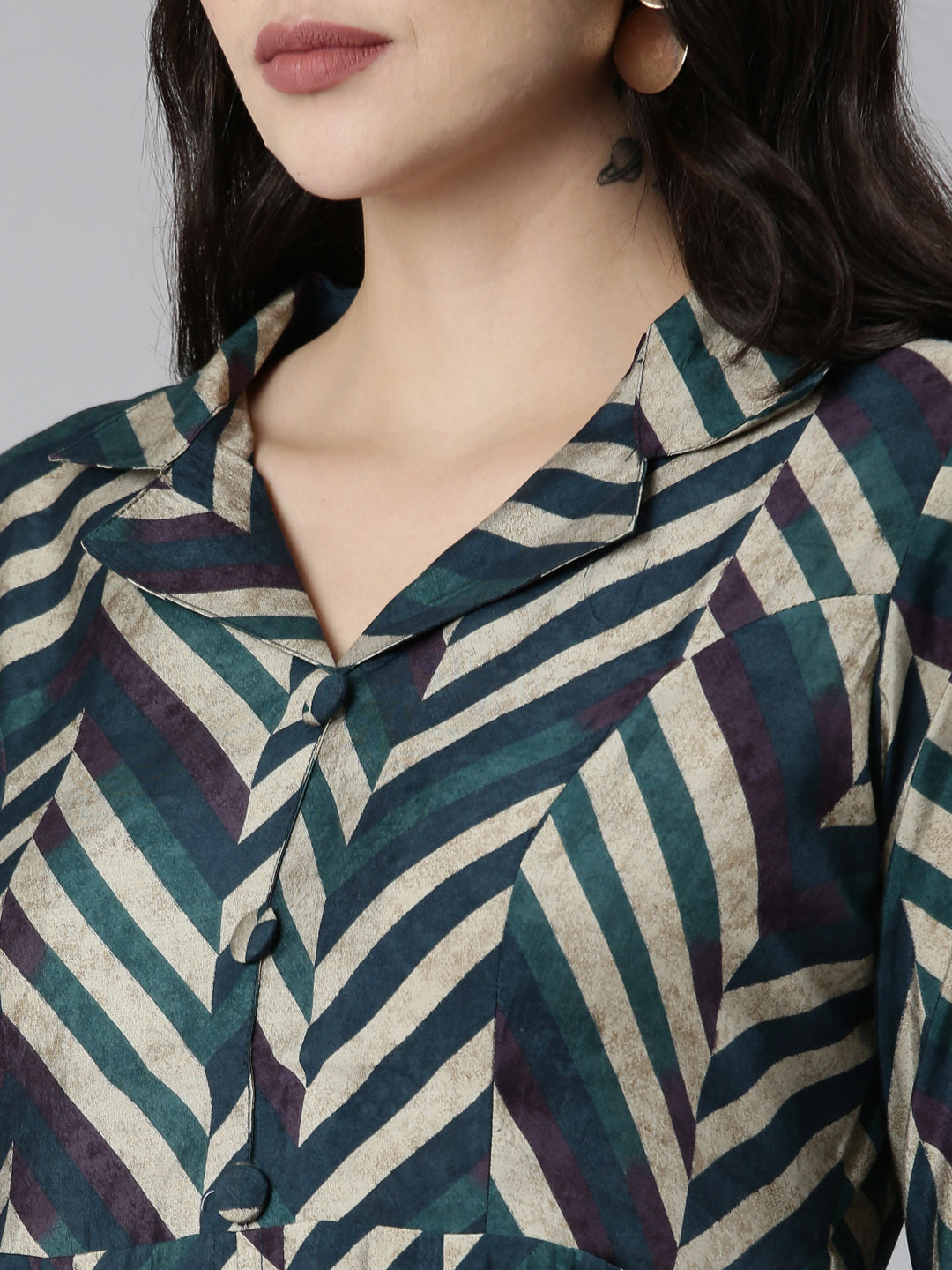 Neerus Green Regular Straight Chevron Kurta Sets And Trousers