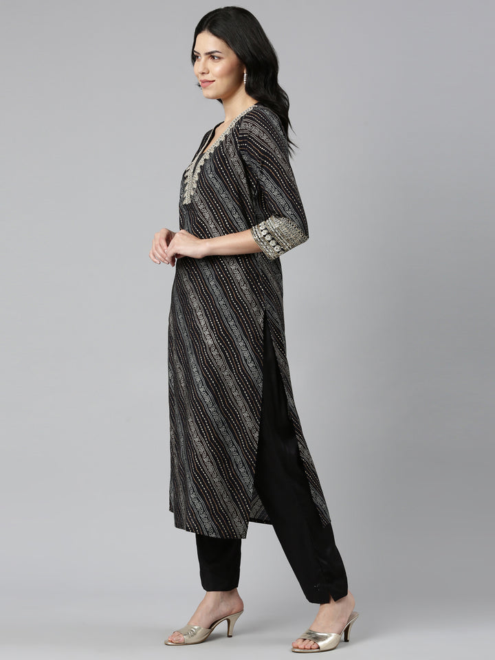 Neerus Black printed straight kurta set - back view