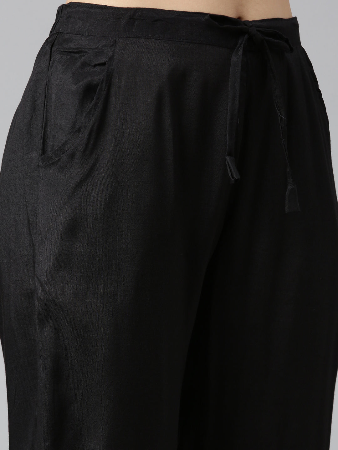 Neeru's Black Regular Straight Printed Kurta And Trousers